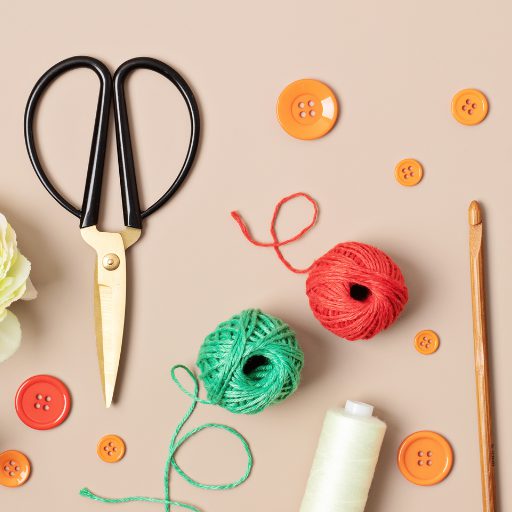 image of scissors and yarn